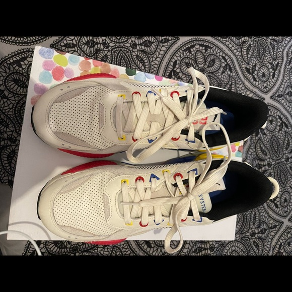 Puma - Picture 4 of 5